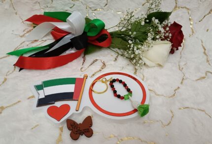 Handgemaakte sleutelhanger gemaakt van UAE vlag kleuren kralen in speciaal design.